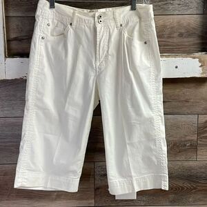 BANDOLINOBLU Ladies Cotton White Capri 5 Pocket Zip Button Closure Pants Size 10